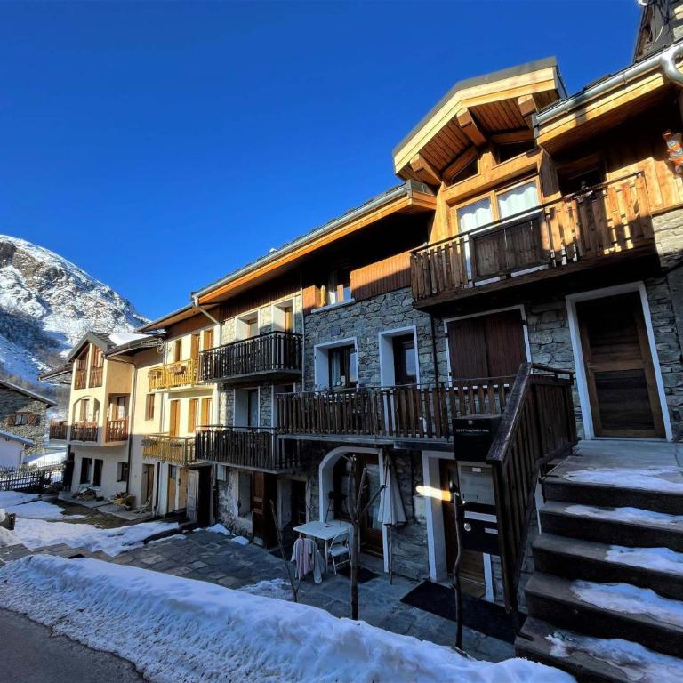 Charmante maison de village rénovée 4 pièces, 3 niveaux, 80m², 6 pers, à St Marcel, proche pistes ski. - FR-1-452-381 - Three-Bedroom Chalet - 4