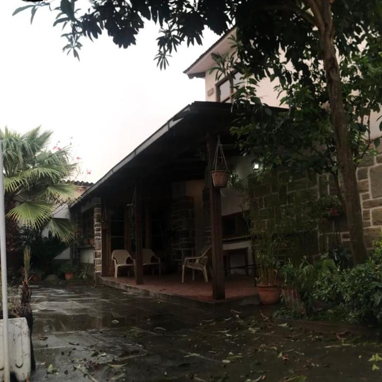 Hermosa Casa Familiar - Four-Bedroom House - 1