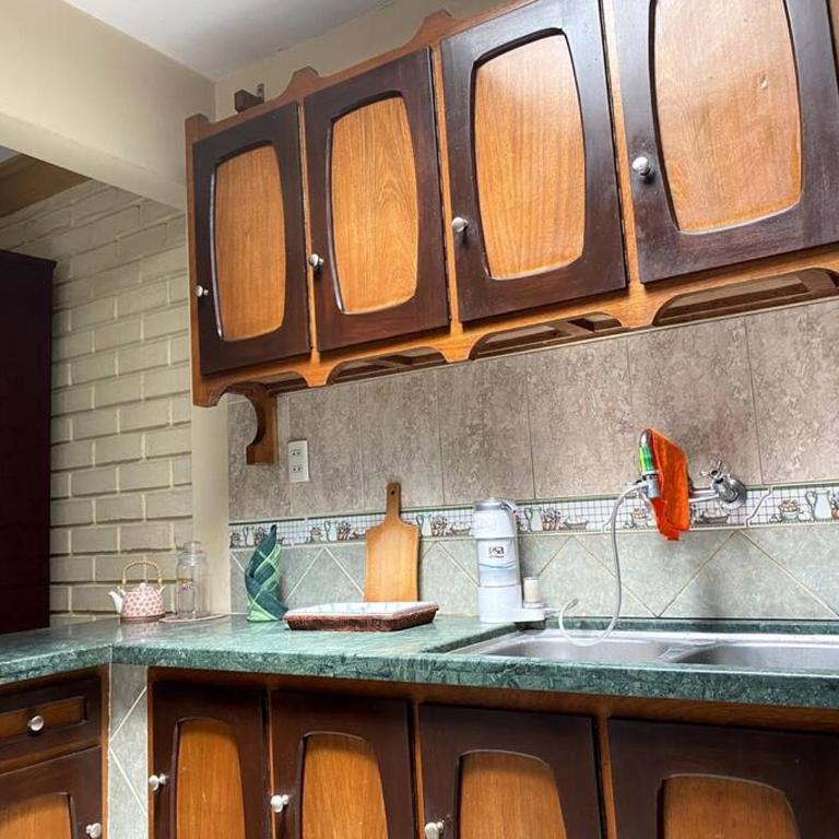 Hermosa Casa Familiar - Four-Bedroom House - 5