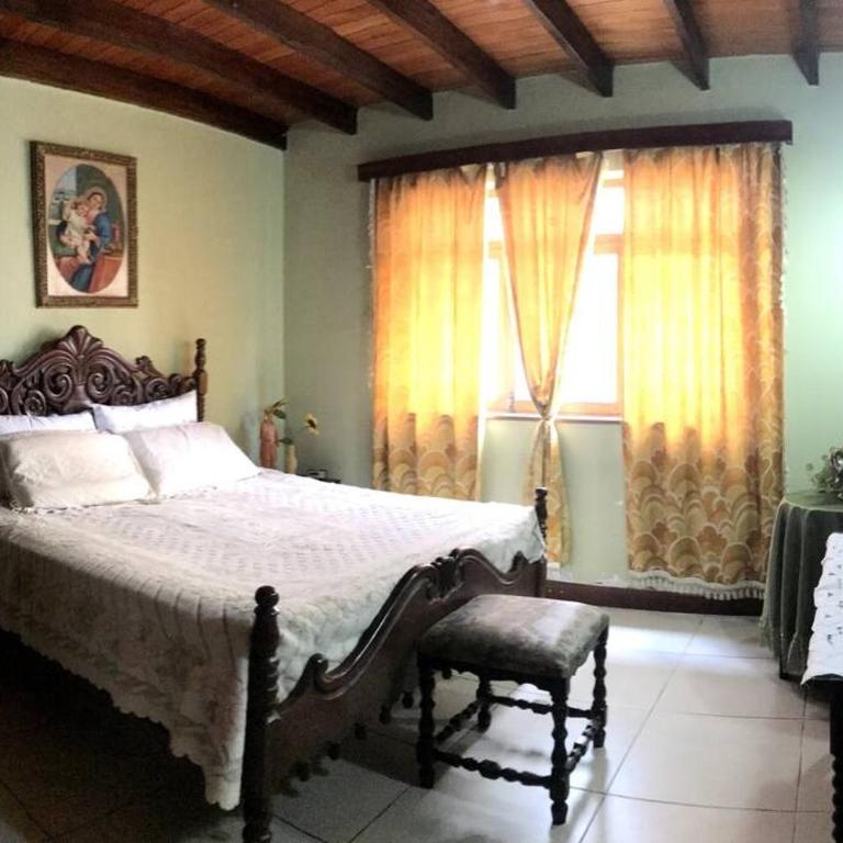 Hermosa Casa Familiar - Four-Bedroom House - 11