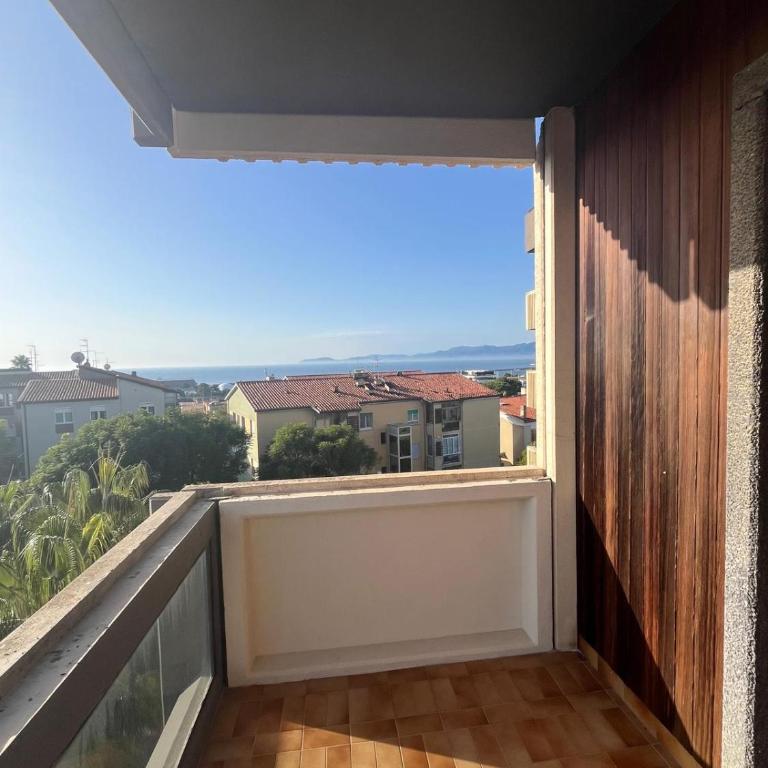 Centralissimo zona residenziale - Appartamento con 2 Camere da Letto - 2