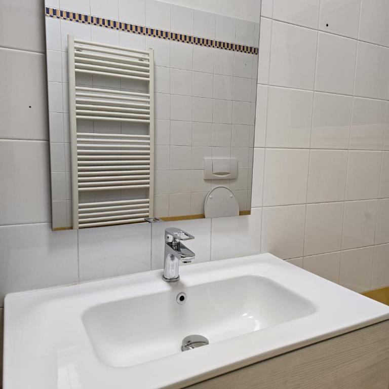 MMM HOME Train Station 3 - Camera Quadrupla con Bagno in Comune - 5