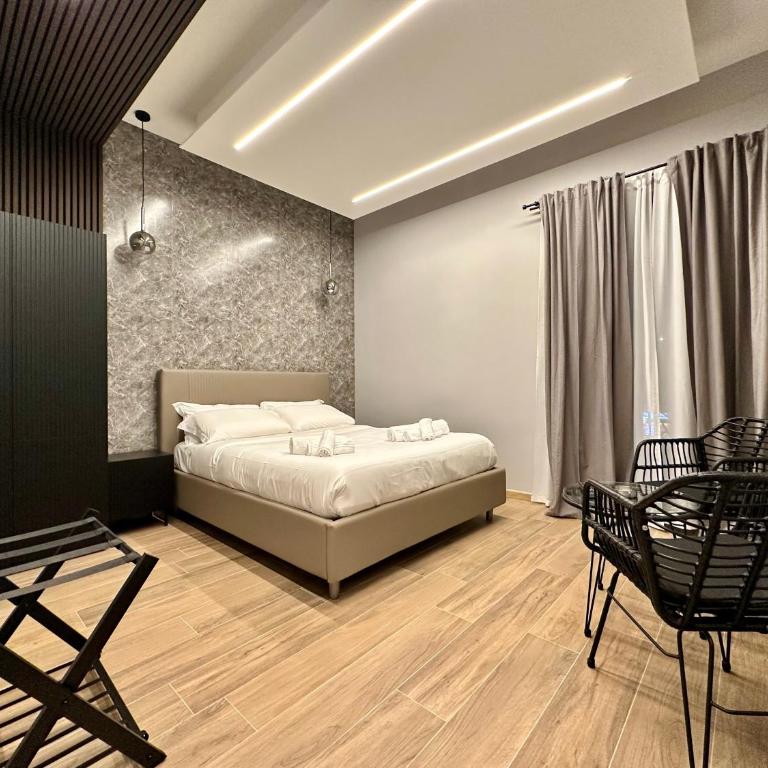 Eterna Suites Roma - Camera Matrimoniale Deluxe con Balcone - 6