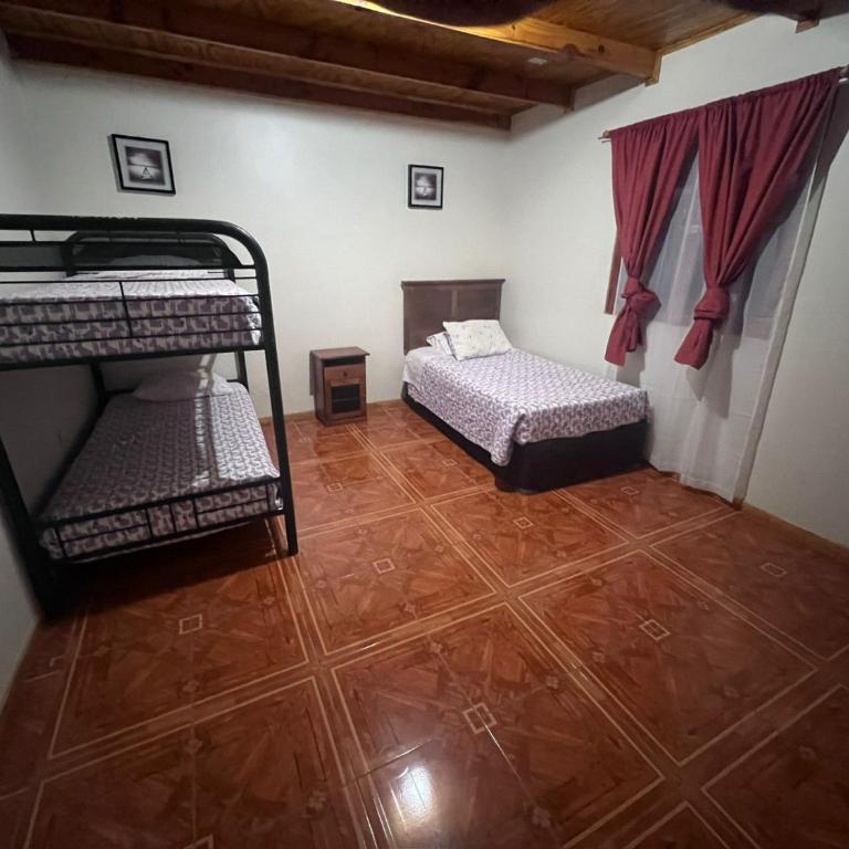 Lodge Las Rocas - Triple Room with Private Bathroom - 9