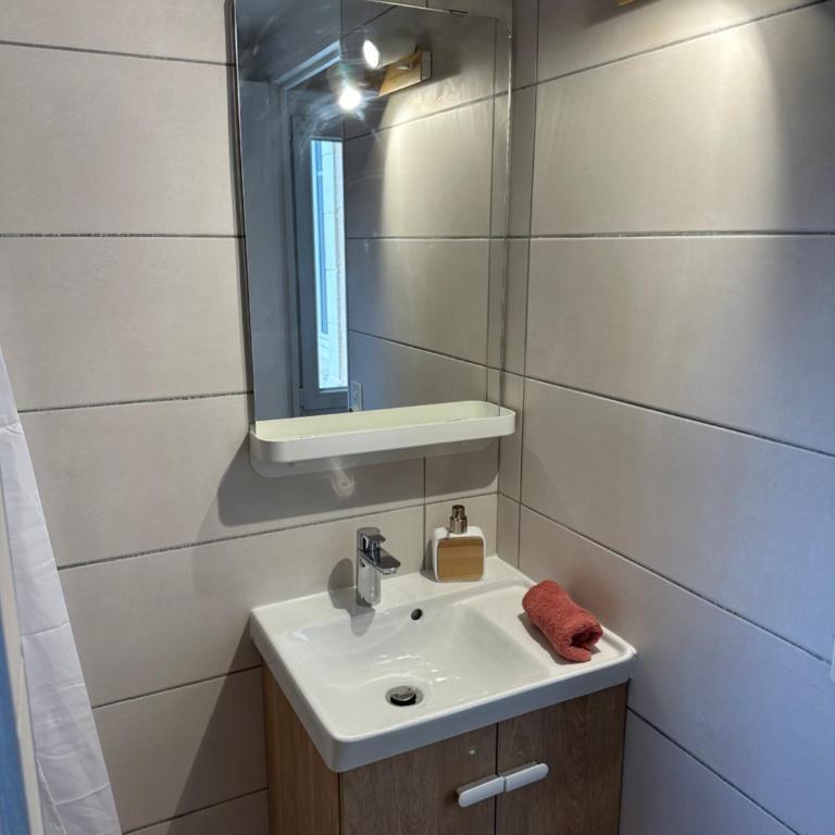 Maison familiale, 13 lits, 3 SDB, parking gratuit, jardin, terrasse - Maison 6 Chambres - 8