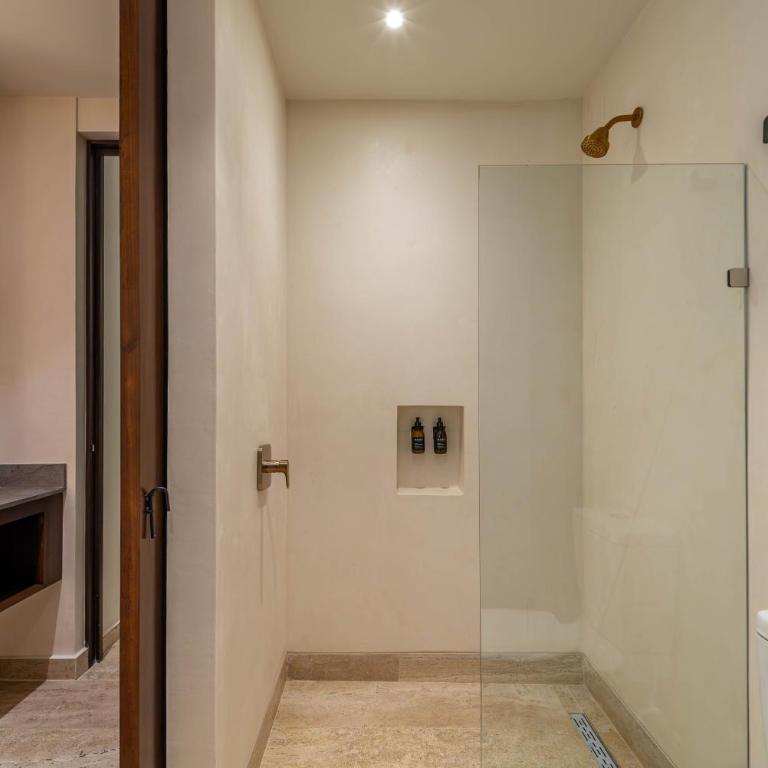 Lux 2BR with Rooftop Pool, Spa, Gym, Kids Playroom #229 - Apartment - 10