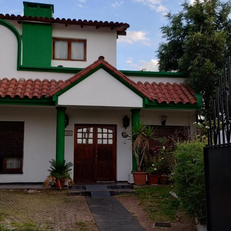 Acogedora Casa Familiar en Zona Residencial - Two-Bedroom House - 1
