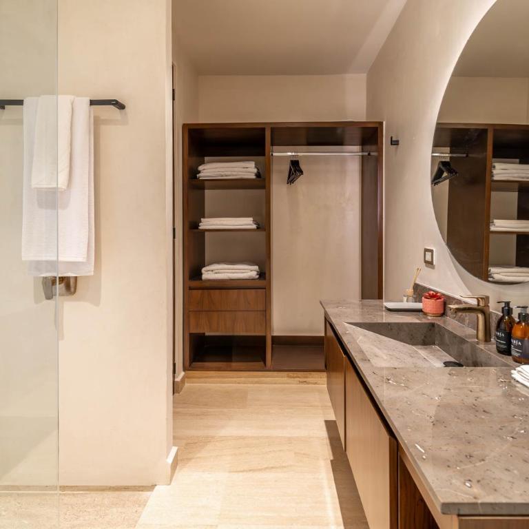 Lux 2BR with Rooftop Pool, Spa, Gym, Kids Playroom - Apartamento - 26