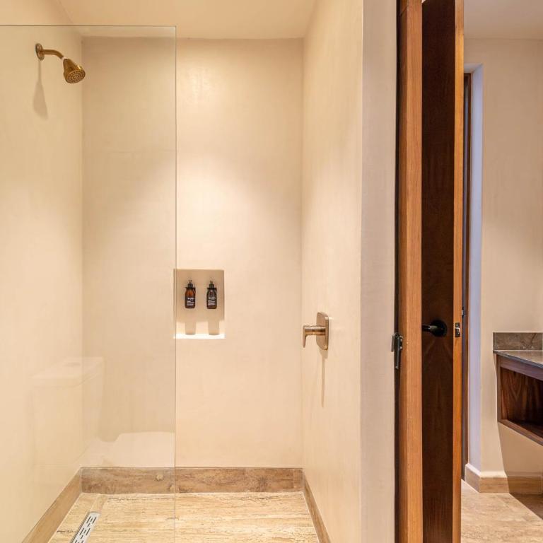 Lux 2BR with Rooftop Pool, Spa, Gym, Kids Playroom - Apartamento - 24