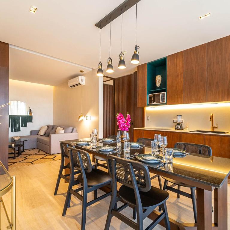 Lux 2BR with Rooftop Pool, Spa, Gym, Kids Playroom - Apartamento - 7