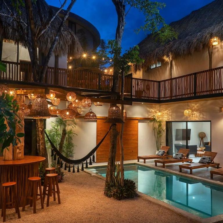 7BR Dream Villa Pool Jacuzzi and Stylish Patio - Villa - 1