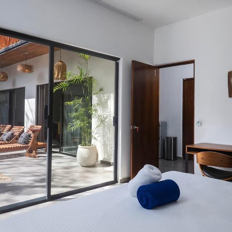 7BR Dream Villa Pool Jacuzzi and Stylish Patio - Villa - 16