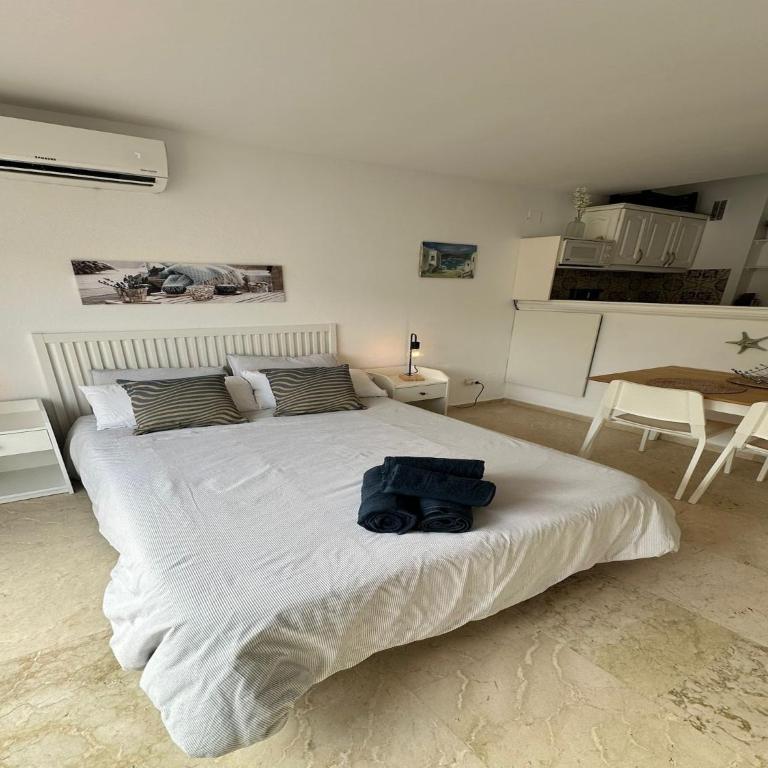 Studio in Estepona near Sandy Beach - Apartamento de 1 dormitorio - 2
