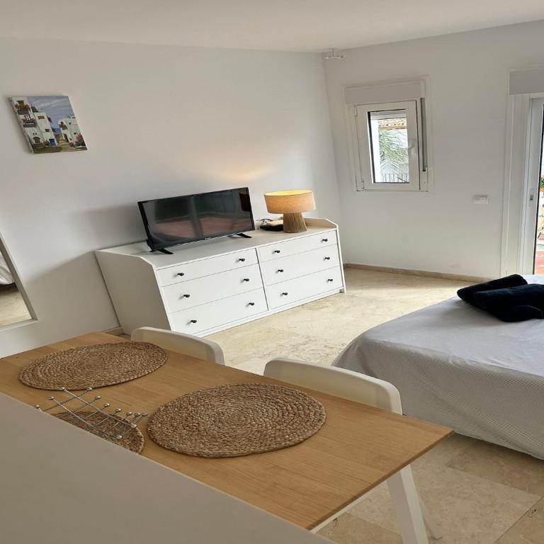 Studio in Estepona near Sandy Beach - Apartamento de 1 dormitorio - 8