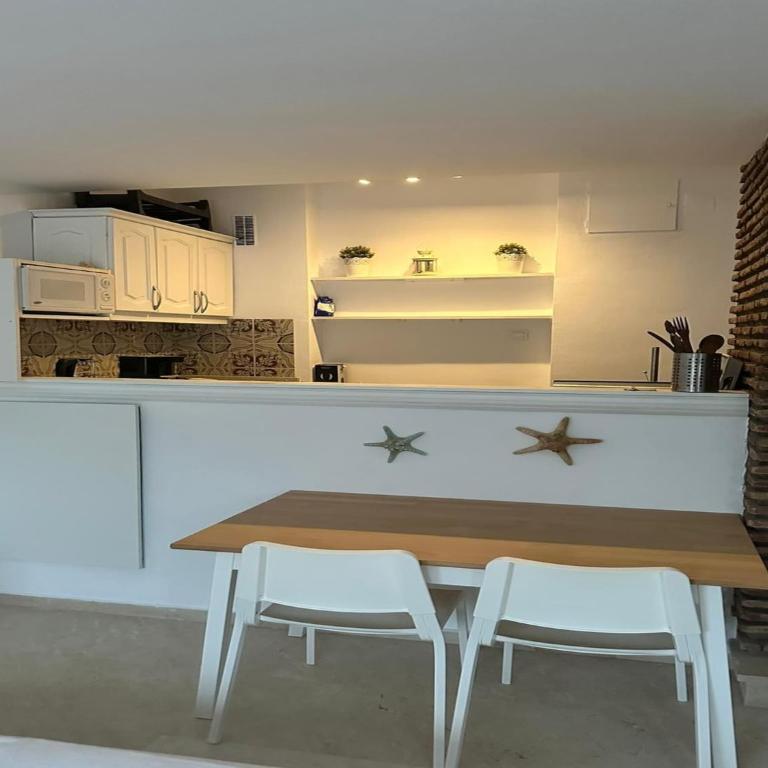 Studio in Estepona near Sandy Beach - Apartamento de 1 dormitorio - 4
