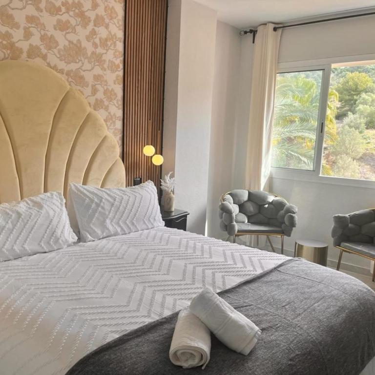 Marbella Coastal Comfort - Two-Bedroom Apartment - 17