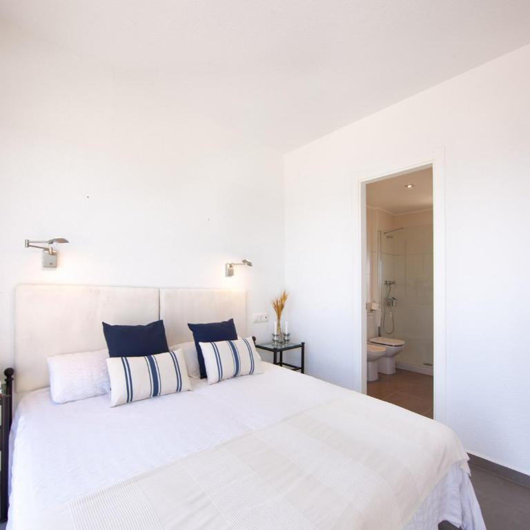 Studio in Marbella steps from sandy beach - Apartment - 17
