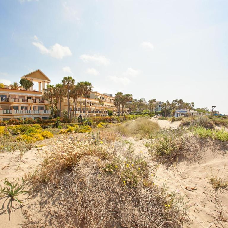 Studio in Marbella steps from sandy beach - Apartment - 10