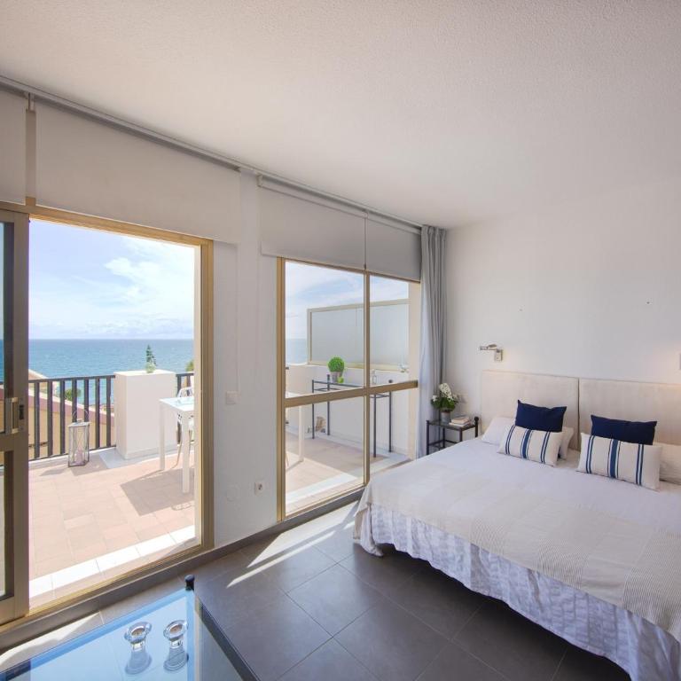 Studio in Marbella steps from sandy beach - Apartment - 18