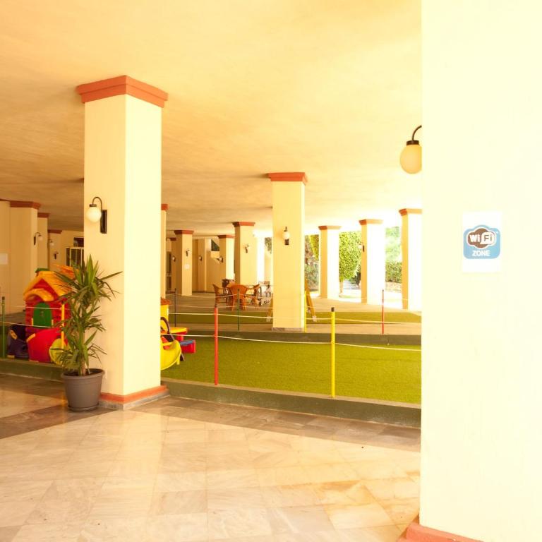 Studio in Marbella steps from sandy beach - Apartment - 11