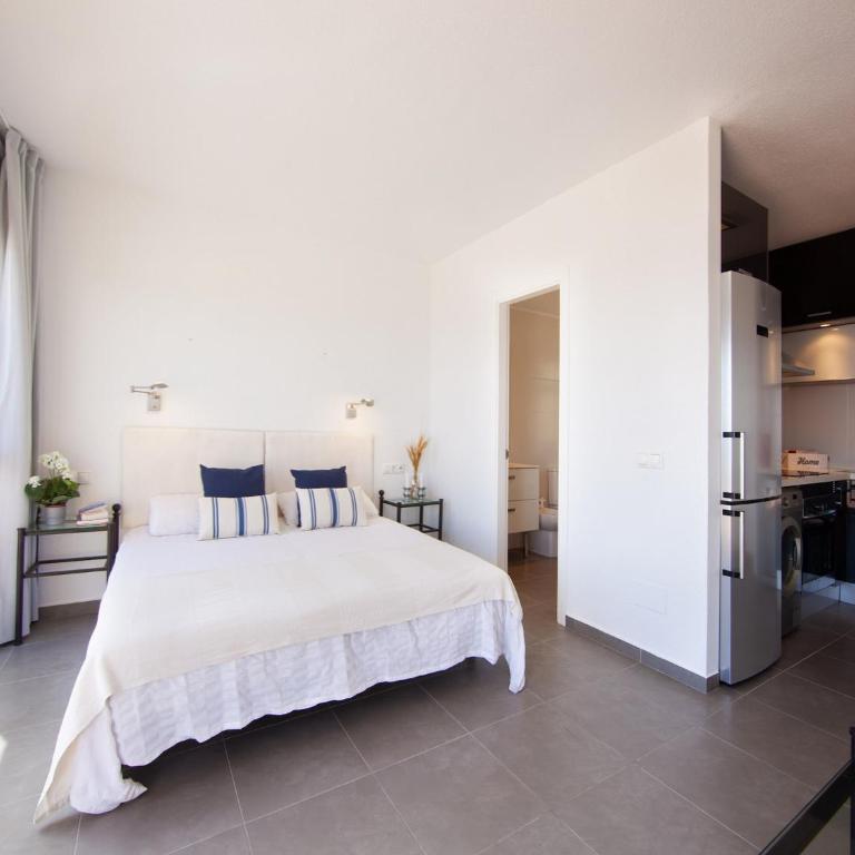 Studio in Marbella steps from sandy beach - Apartment - 16