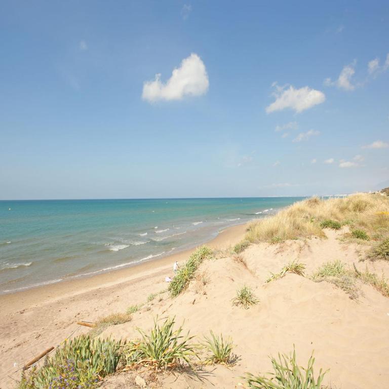 Studio in Marbella steps from sandy beach - Apartment - 26