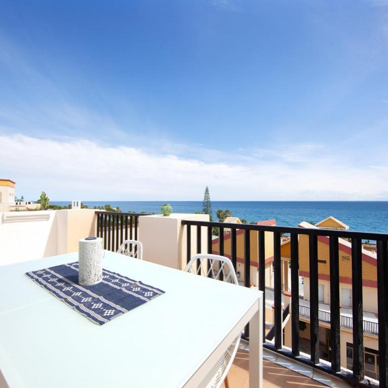 Studio in Marbella steps from sandy beach - Apartment - 21