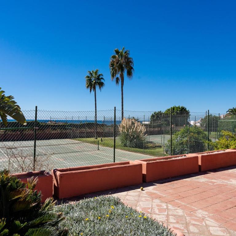 Apartment In Marbella - Three-Bedroom Apartment - 8