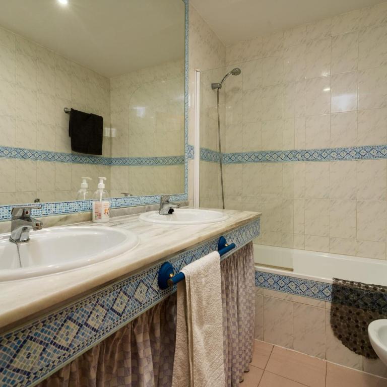 Apartment In Marbella - Three-Bedroom Apartment - 14