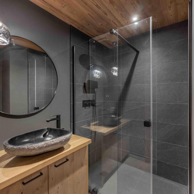 Chalet Méribel Village - 14 pers, jacuzzi, sauna, parking - FR-1-566-73 - Chalet - 10