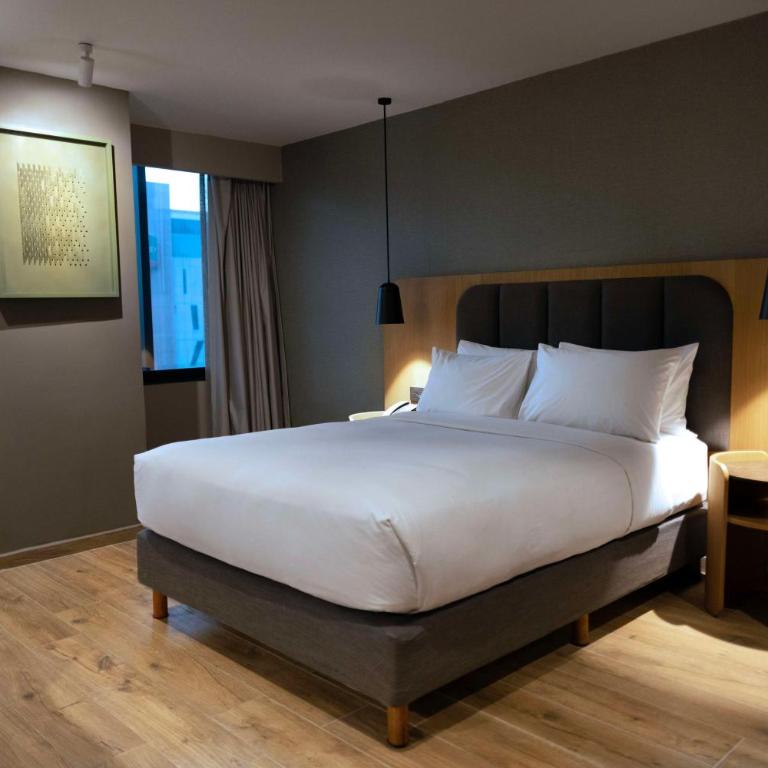 Hilton Mexico City Airport - Queen Room - 1