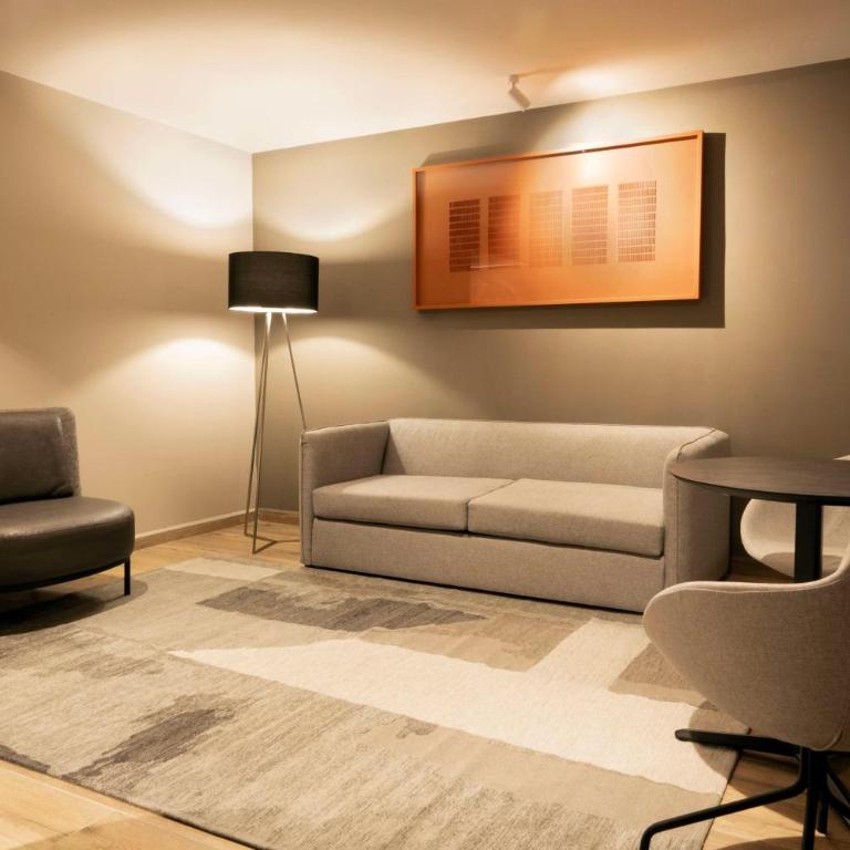 Hilton Mexico City Airport - Junior King Suite with Seating Area - 6