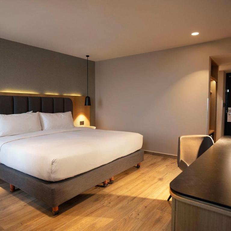 Hilton Mexico City Airport - King Room - 2