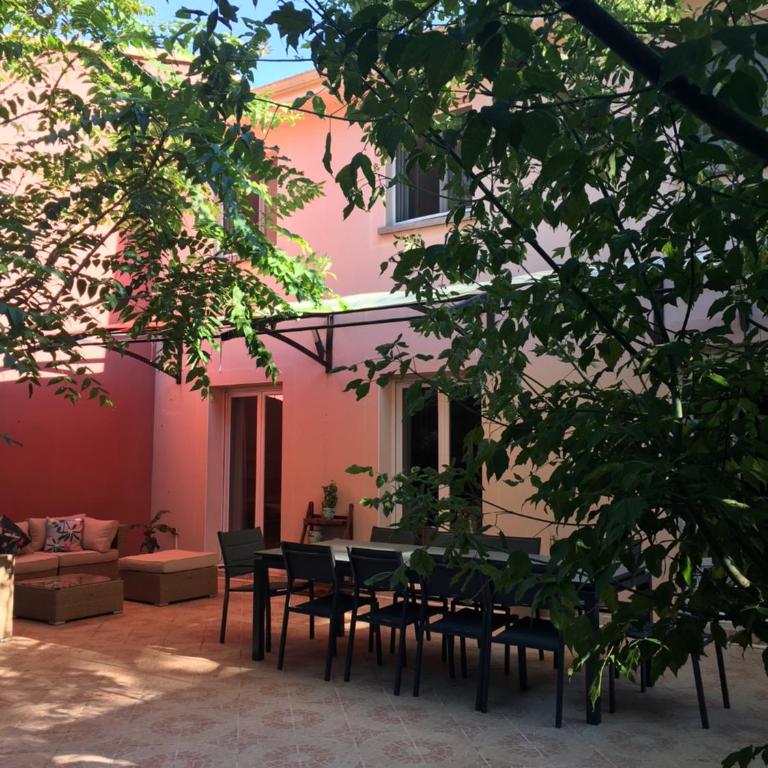 Villa Rose Près centre ville 4 chambres jardin - Four-Bedroom House - 1