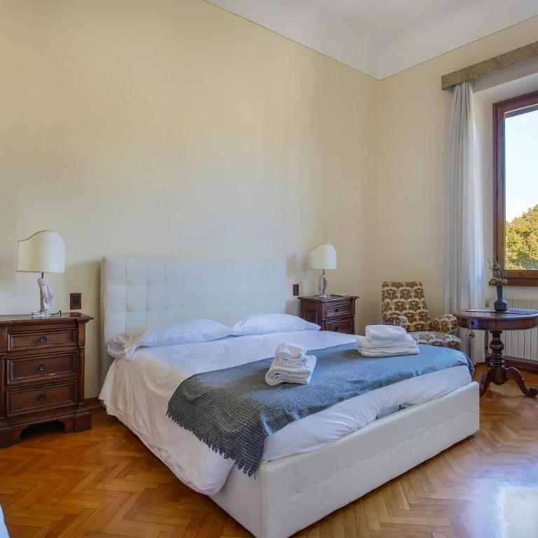Oltrarno Tasso Apartment in Florence - Three-Bedroom Apartment - High Floor - 1
