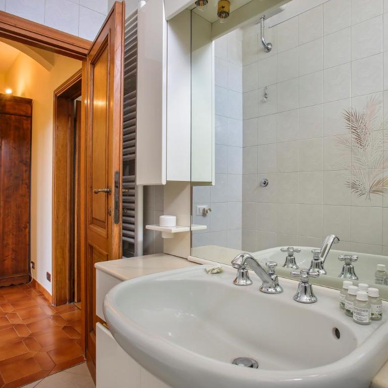 Oltrarno Tasso Apartment in Florence - Three-Bedroom Apartment - High Floor - 23