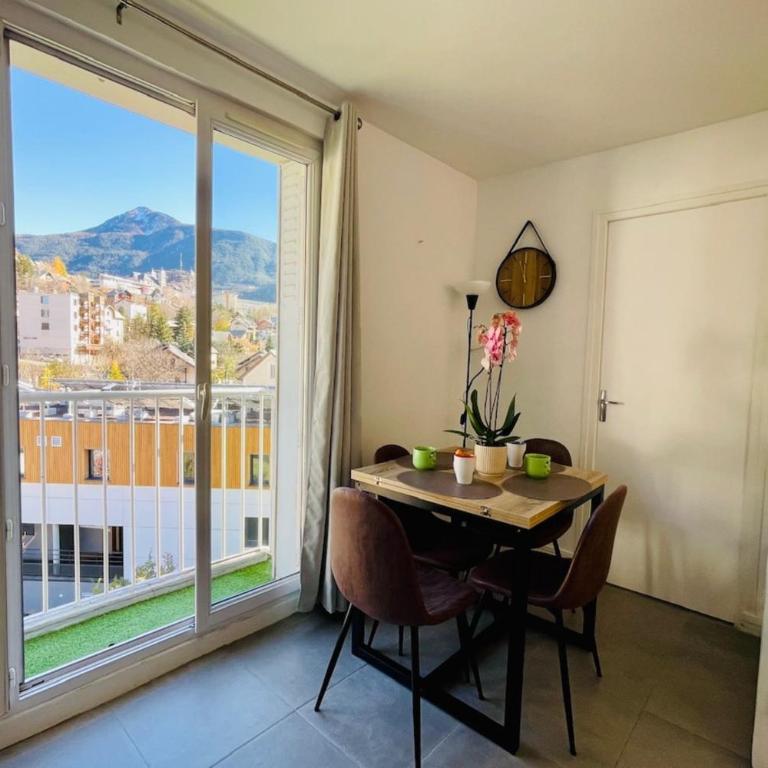Charming T3 with balcony in the heart of Briançon - Appartement - 2