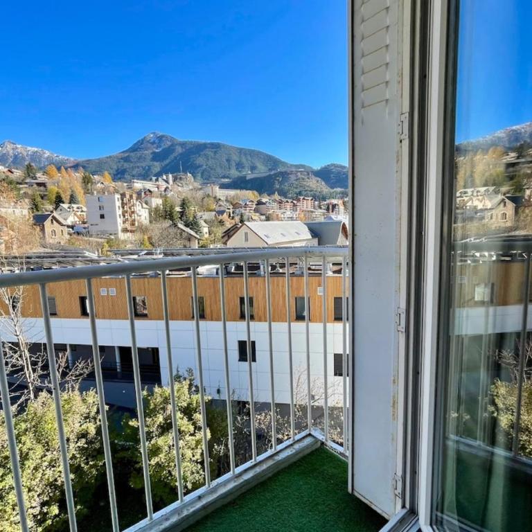 Charming T3 with balcony in the heart of Briançon - Appartement - 10