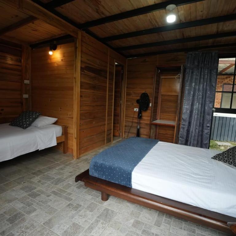 Cabaña de la loma - Habitación Triple con vistas al lago - 4