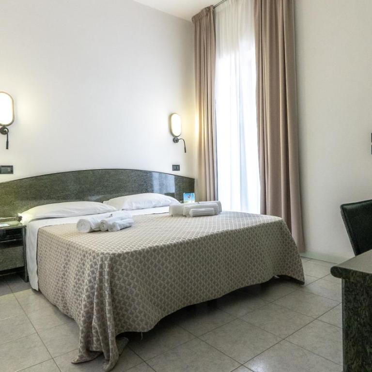 Hotel Nobel - Camera Matrimoniale Deluxe con Balcone e Vista Mare - 4