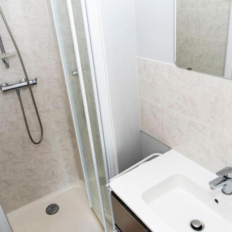 Duplex de charme - centre Caen à pied - 4 pers - One-Bedroom Apartment - 10