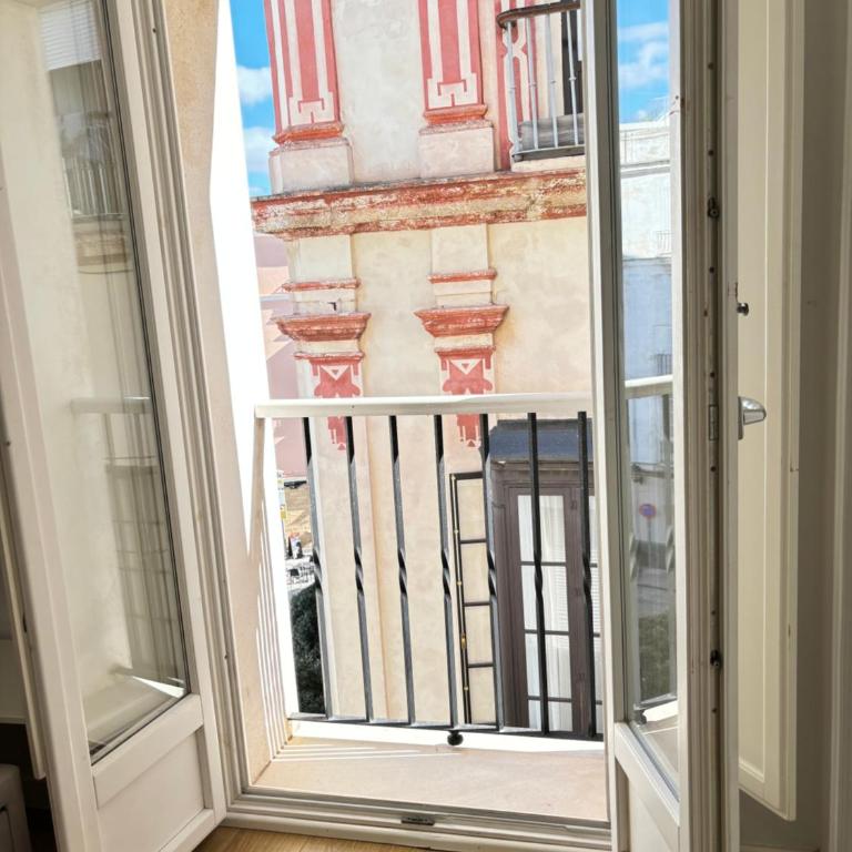 LUMINOSO APARTAMENTO en el centro de Cádiz - Apartamento de 2 dormitorios - 14