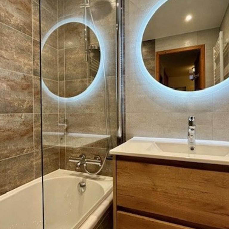 Appartement ski aux pieds Val d'Isère, pour 4, balcon, animaux acceptés - FR-1-411-153 - Appartement - 11