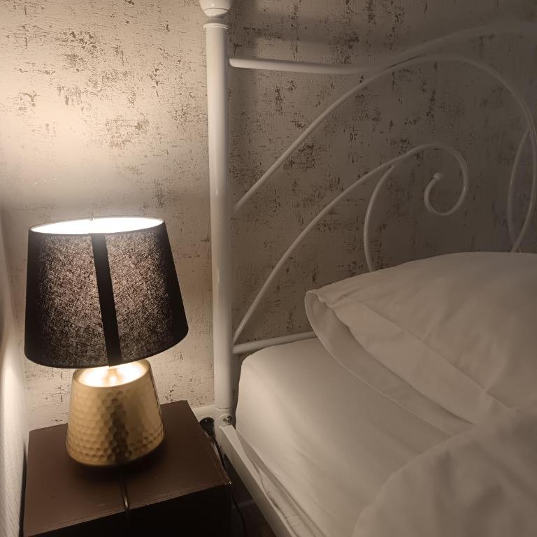 Charmant Studio - Chambre Lit Queen-Size - Vue sur Jardin - 7