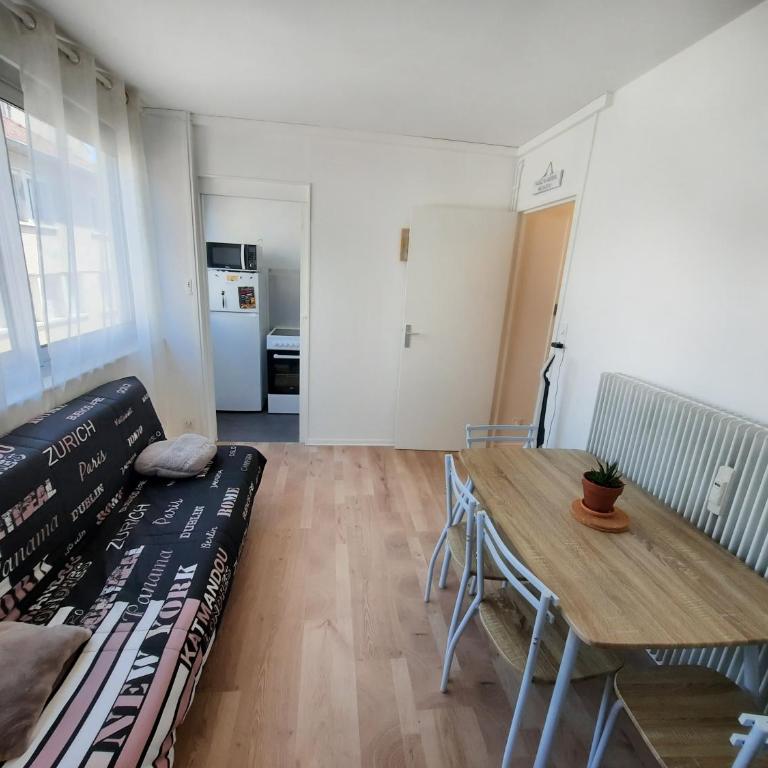 Courtépée - Apt 4 Prs avec balcon en centre ville - Studio - 3