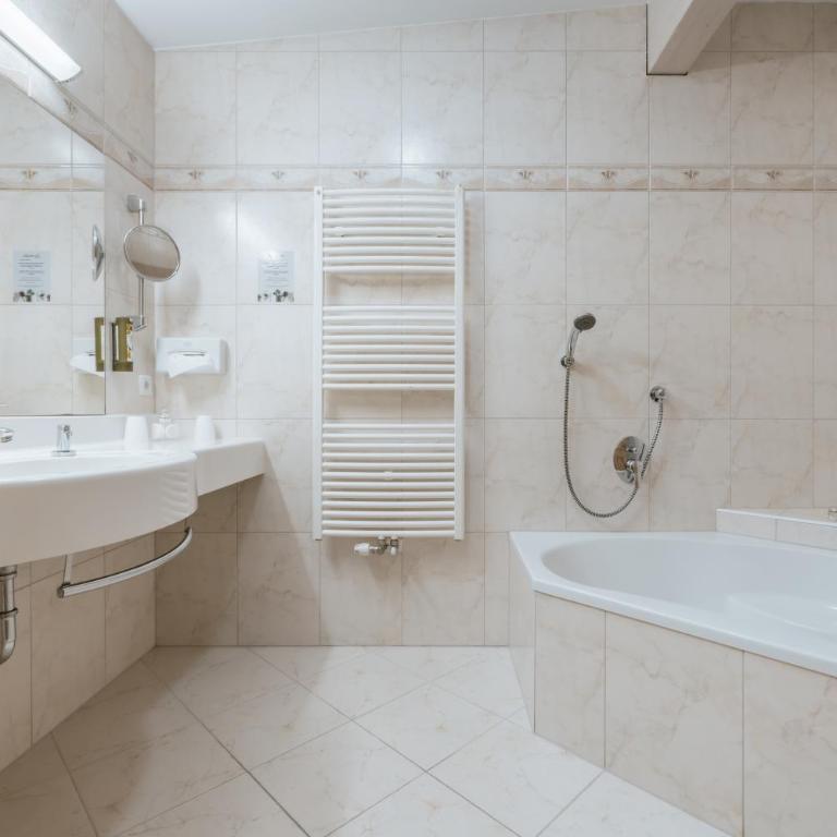 Wohlfühlhotel KERSCHDORFER - B&B - ADULTS ONLY - Suite mit Sauna - 2
