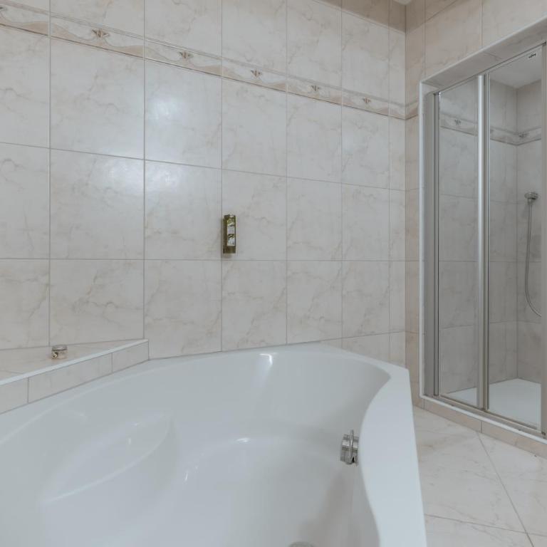 Wohlfühlhotel KERSCHDORFER - B&B - ADULTS ONLY - Suite mit Sauna - 10