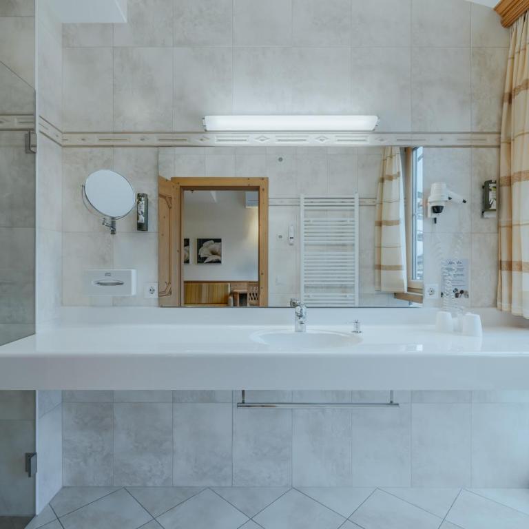 Wohlfühlhotel KERSCHDORFER - B&B - ADULTS ONLY - Junior Suite mit Terrasse - 1