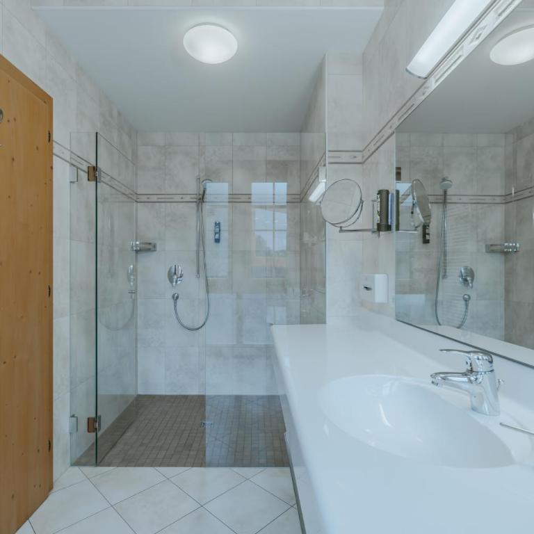 Wohlfühlhotel KERSCHDORFER - B&B - ADULTS ONLY - Junior Suite mit Terrasse - 2