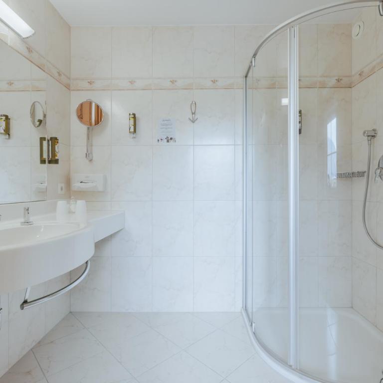 Wohlfühlhotel KERSCHDORFER - B&B - ADULTS ONLY - Doppelzimmer mit Balkon - 5